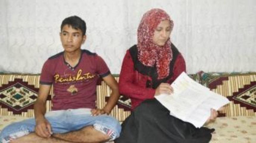 &Uuml;zerine Kapı Devrilince Sağır Kalan &Ccedil;ocuğun Ailesi Hukuk M&uuml;cadelesi Veriyor