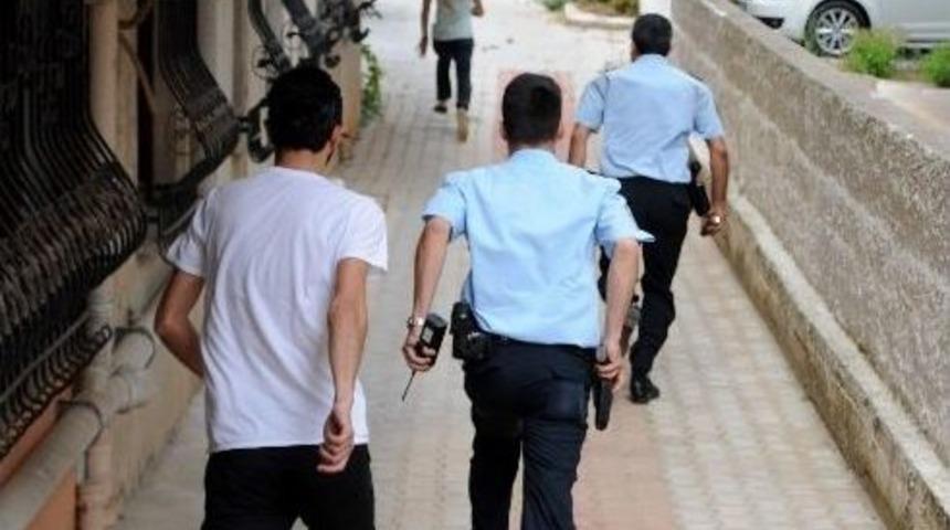 (&ouml;zel Haber) Madde Bağımlısı Gen&ccedil; Polisi G&ouml;r&uuml;nce Ka&ccedil;maya &Ccedil;alıştı