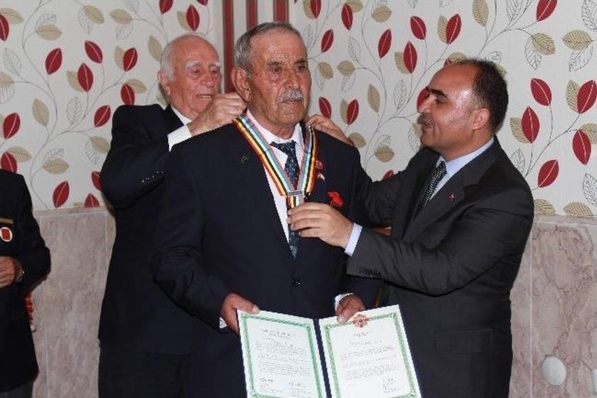 Kore Gazisi Fazıl Topal&rsquo;a Gazilik Madalyası Verildi