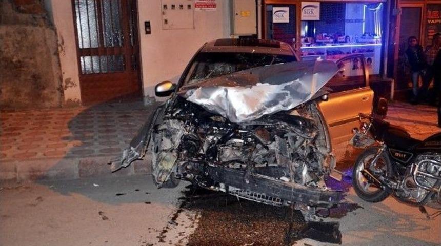 Hastane Kavşağında Trafik Kazası: 1 Ağır Yaralı