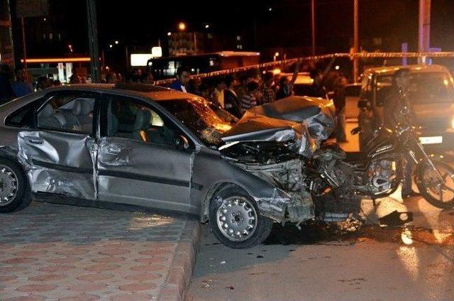 Hastane Kavşağında Trafik Kazası: 1 Ağır Yaralı 1