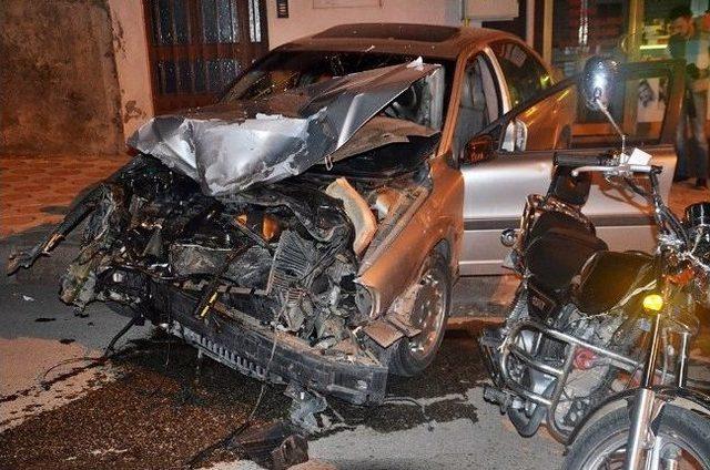 Hastane Kavşağında Trafik Kazası: 1 Ağır Yaralı 2