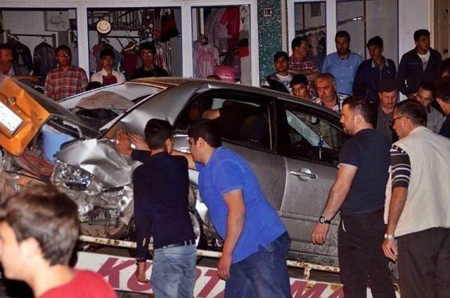 Hastane Kavşağında Trafik Kazası: 1 Ağır Yaralı 3