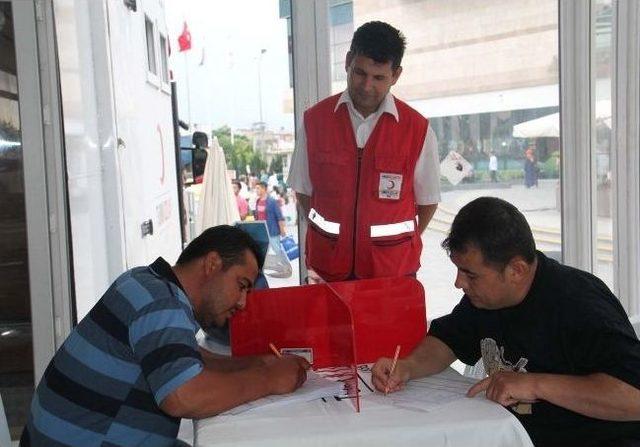 Adana Optimum'da Gönüllü Kan Bağışı