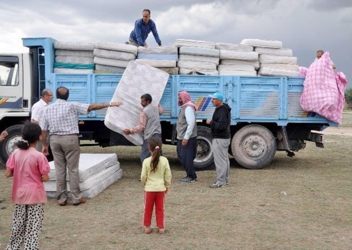Sel Mağduru Tarım İş&ccedil;ilerine Yatak Yorgan Dağıtıldı