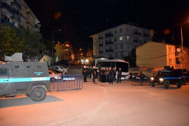 Tunceli'de Polis Araçlarına Molotofkokteyli Atılması