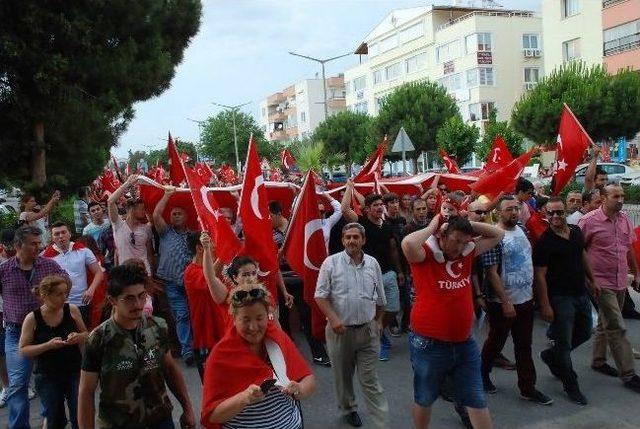 Didim’de Bayrağa Saygı Yürüyüşü