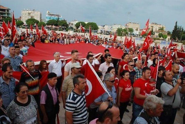 Didim’de Bayrağa Saygı Yürüyüşü