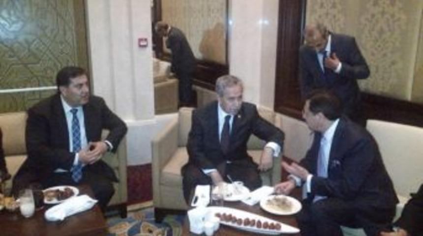 İki &lsquo;rifat&rsquo; Arasında Kalan Başbakan Yardımcısı Arın&ccedil;&rsquo;ın Duası