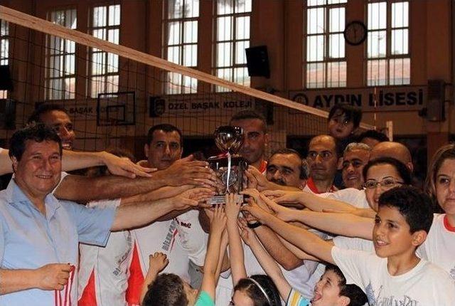 Aydın’da Öğretmenler Arasındaki Voleybol Turnuvası Sona Erdi 3