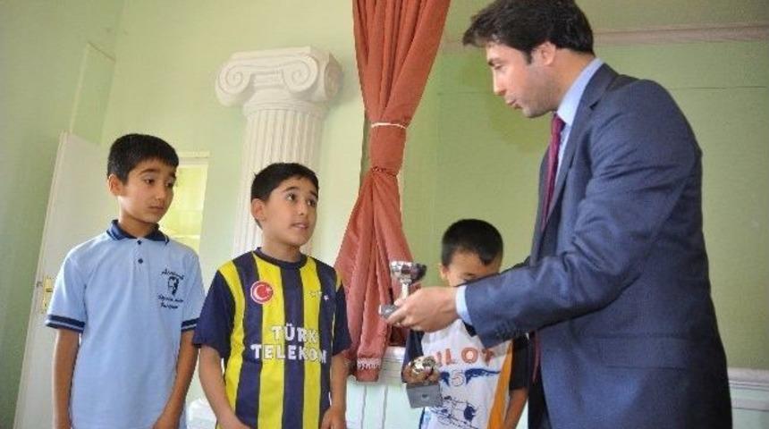 Yatağan'da Satran&ccedil; Şampiyonları &Ouml;d&uuml;llerini Aldı