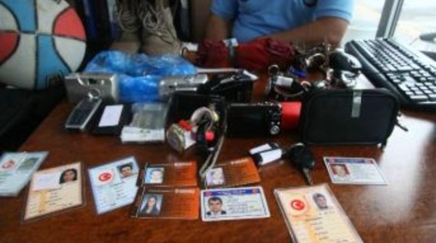 Kayıp Eşyalar Sahiplerini Bekliyor