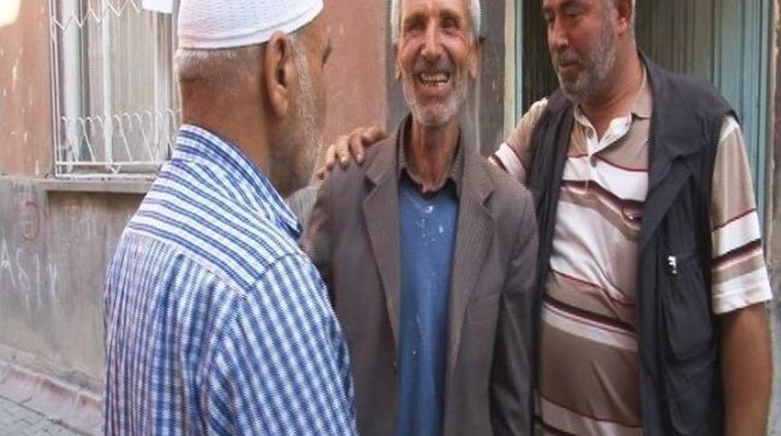 &Ouml;ld&uuml; Sanılan Adam Elinde Boyayla Geldi