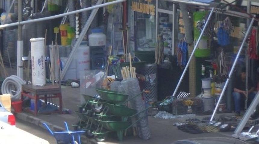 Kars&rsquo;ta Kaldırımlarda Yayalara Ge&ccedil;it Yok