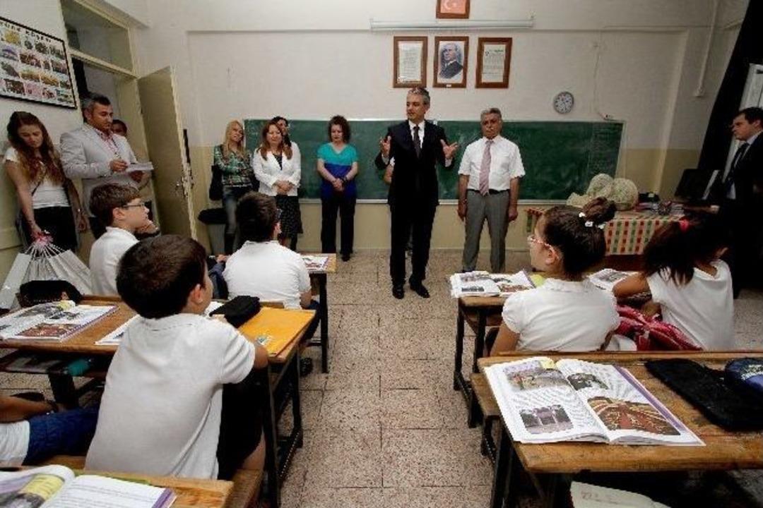 Karşıyakalı Miniklerden Başkan Akpınar&rsquo;a Sevgi Seli