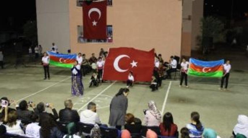 Azerbaycanlı Sanat&ccedil;ılar Sarıcakaya'yı Coşturdu