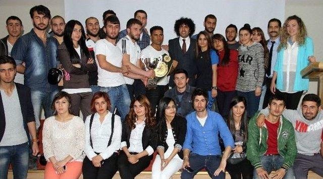 Arü’de Dünya Kick Boks Şampiyonu Varol’la Söyleşi Yapıldı