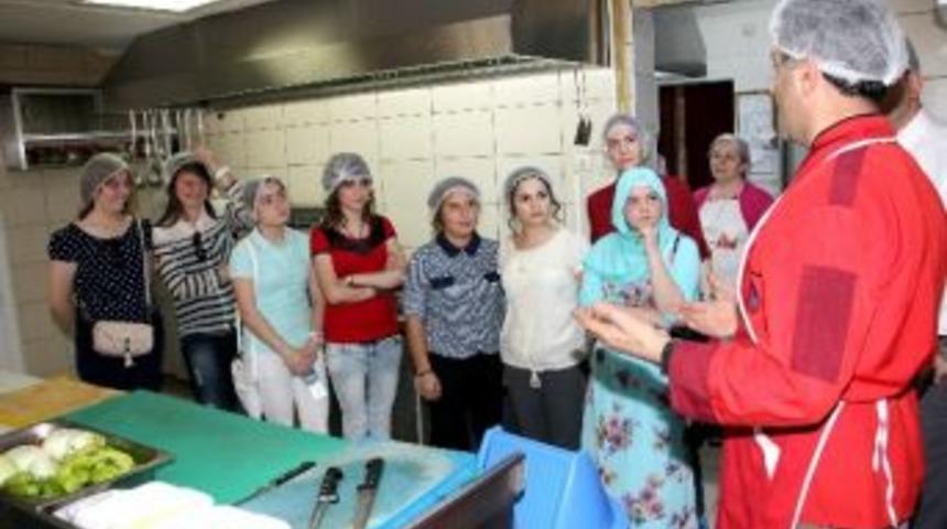 &Ouml;ğrencilere &lsquo;restoran&rsquo; Eğitimi