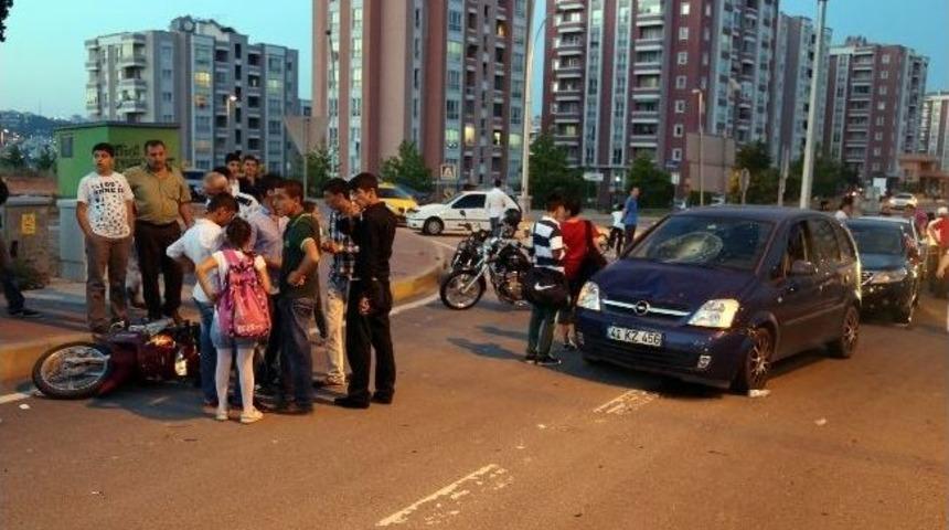 Otomobille Motosiklet &Ccedil;arpıştı: İki Yaralı
