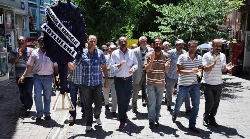 Tunceli&rsquo;de Chp&rsquo;ye Siyah &Ccedil;elenkli Su Protestosu
