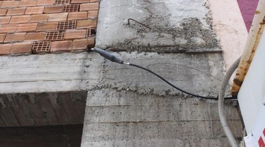 D&ouml;rtyol&rsquo;da Telekom&rsquo;a Ait Kablo &Ccedil;alındı Semt Sakinleri Mağdur Oldu