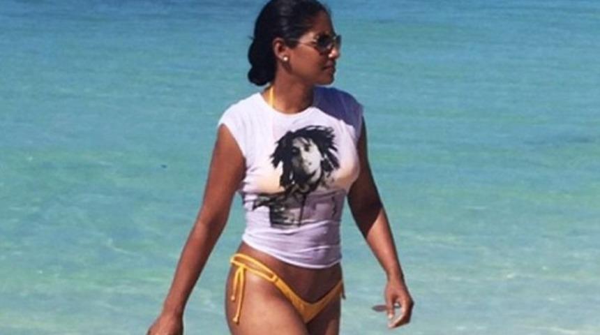 Bikinili bakan ülkeyi karıştırdı