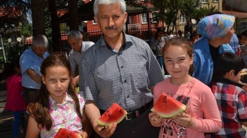 Minikler Karpuzla Serinlediler