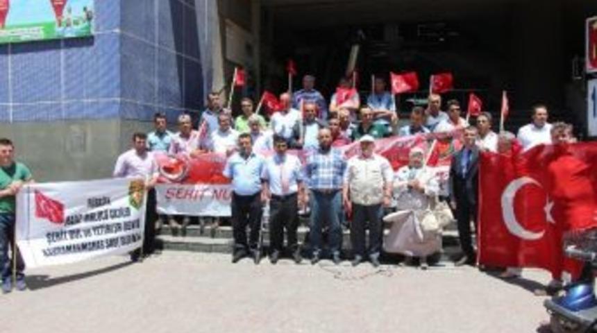 Şehit Aileleri Ve Gazilerden Türk Bayrağının İndirilmesine Tepki