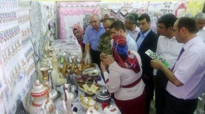 Adem Ve Hem Kursiyerlerinin &Uuml;r&uuml;nleri Sergilendi