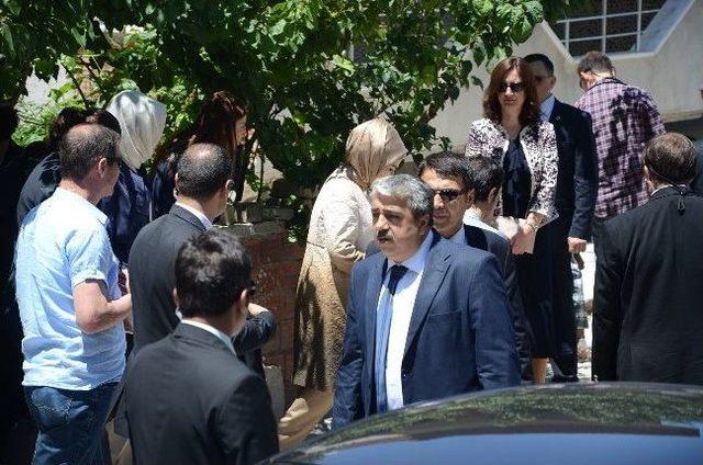 Emine Erdoğan’dan Madenci Ailelerine Taziye Ziyareti