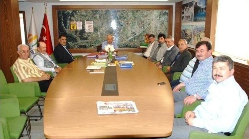 Başkan Şimşek, Başkan Saraoğlu&rsquo;na &ldquo;eskigediz Evleri&rdquo; Maketi Hediye Etti