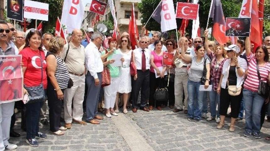 Mersin'de Add &Uuml;yelerinden Bayrak Protestosu