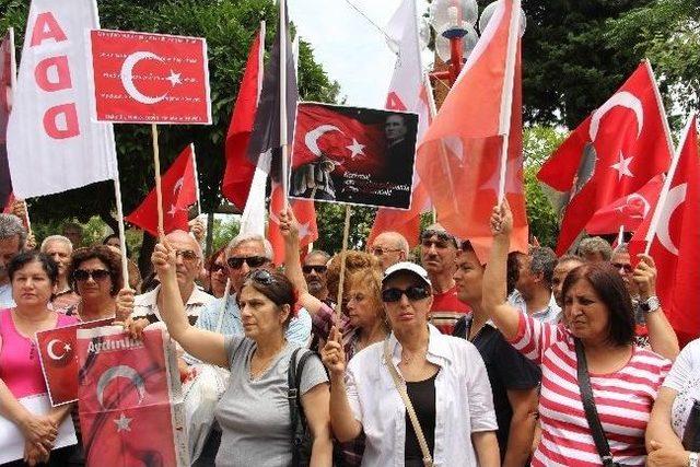 Mersin'de Add Üyelerinden Bayrak Protestosu