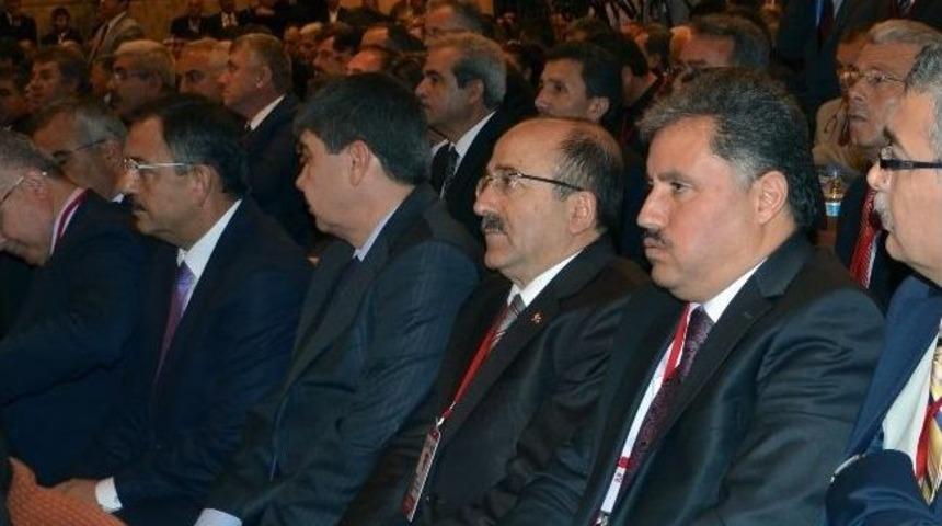 Başbakan Erdoğan, Başkan G&uuml;mr&uuml;k&ccedil;&uuml;oğlu'nu &Ouml;d&uuml;llendirdi