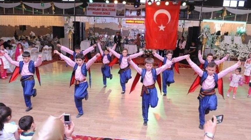 Boz&uuml;y&uuml;k'te Folklor Şenliği
