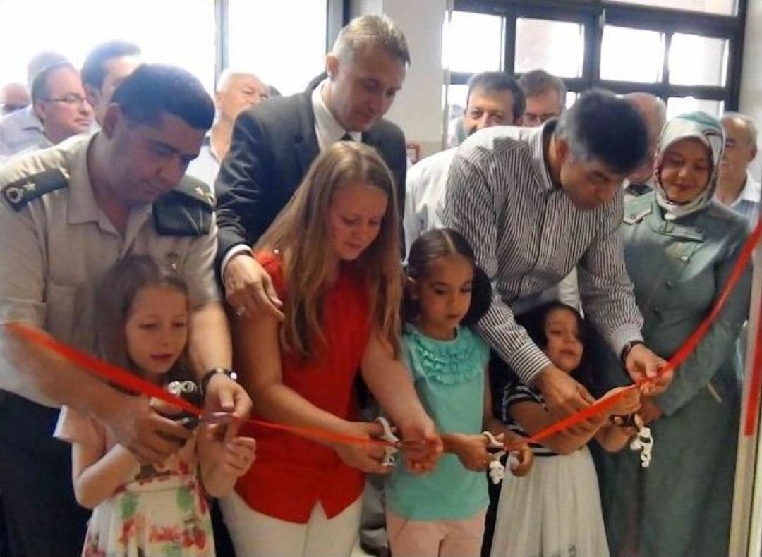 Kurdeleyi Minikler Kesti