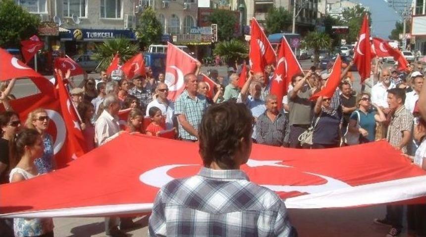 Burhaniye&rsquo;de Bayrak İndirilmesine Tepki