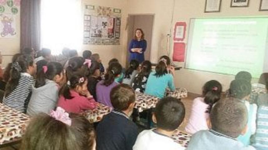 Afyonkarahisar&rsquo;da &Ccedil;ift&ccedil;i Ailelerin &Ccedil;ocuklarına Anız Yangınlarının &Ouml;nlenmesi Eğitimi