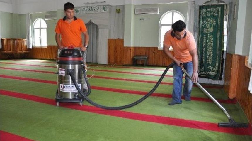 Ramazan &Ouml;ncesi Toroslar&rsquo;daki Camilerde Temizlik