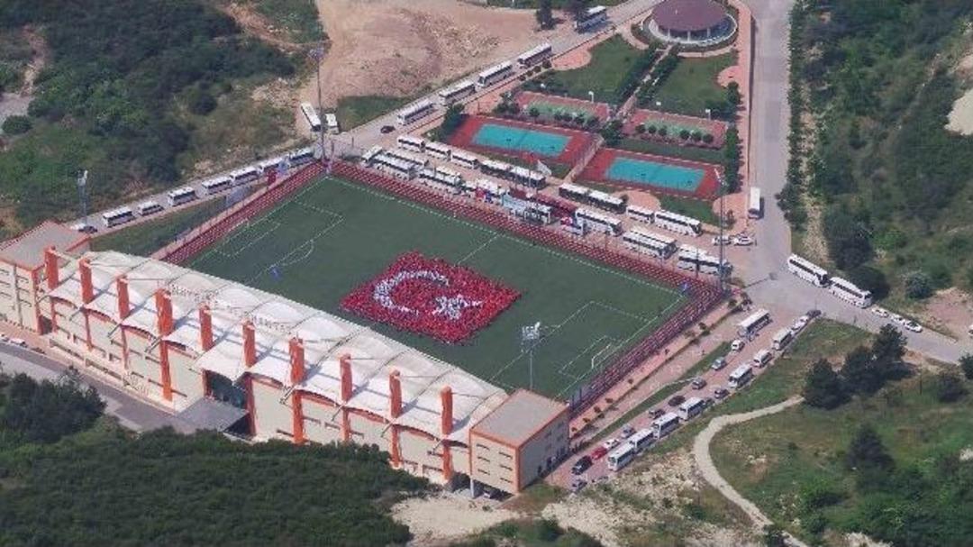 3 Bin 500 &Ouml;ğrenciden Ay Yıldızlı Rekor Denemesi