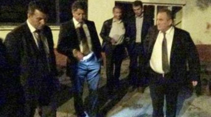 Baskına Giden Polisin Karşısına Belediye Başkanı &Ccedil;ıktı