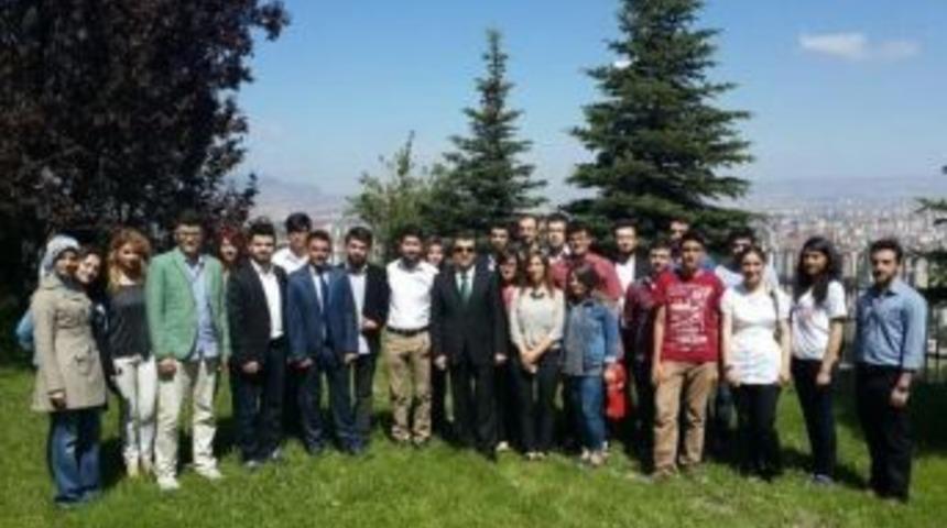 Vali Orhan D&uuml;zg&uuml;n &Ouml;ğrencilerle Buluştu