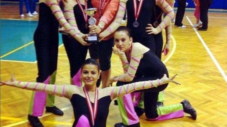 Aydınlı Kızlar Step Aerobikte T&uuml;rkiye İkincisi Oldu