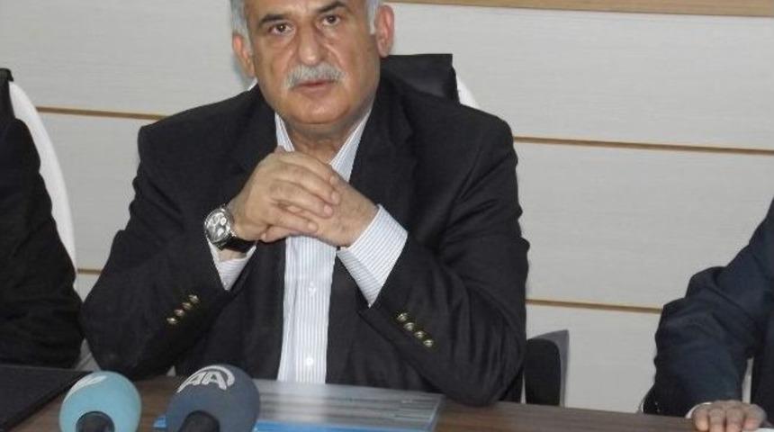 Diyarbakır&rsquo;da Bayrağın İndirilmesine Tepkiler