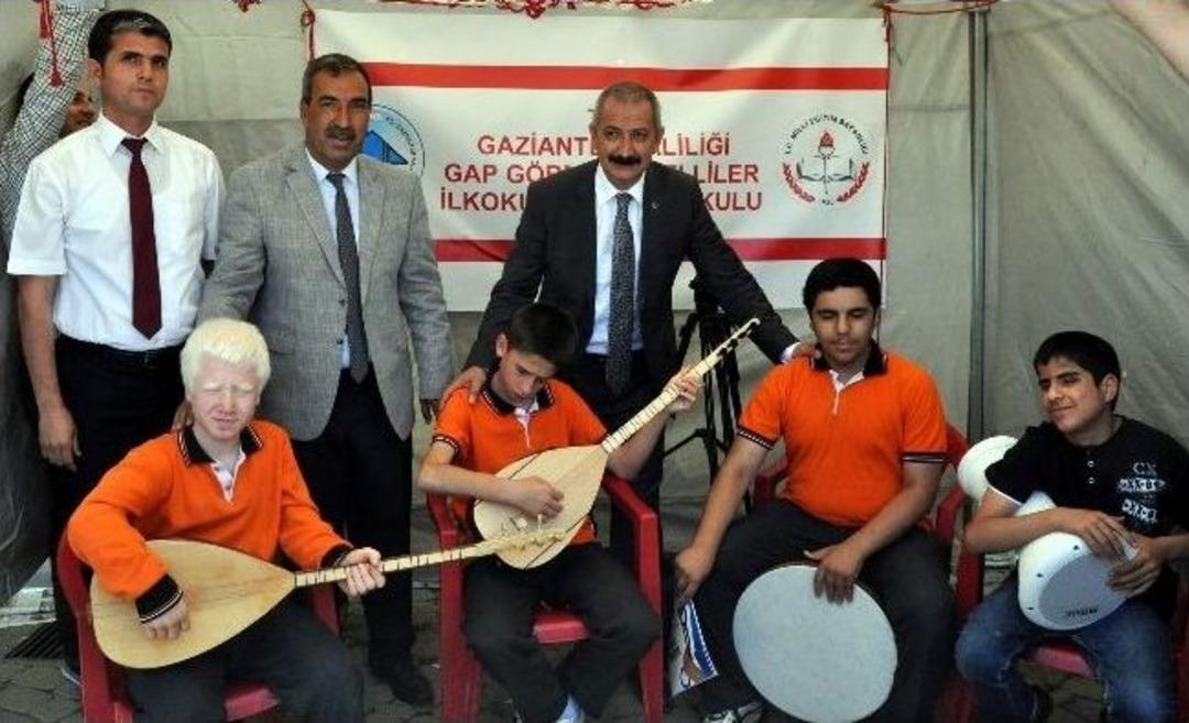 G&ouml;rme Engelliler, Fuarda Sahne Aldı