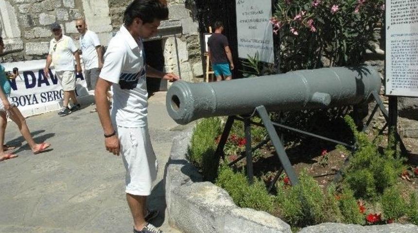 Tarihe Yağlı Boya Vurdular