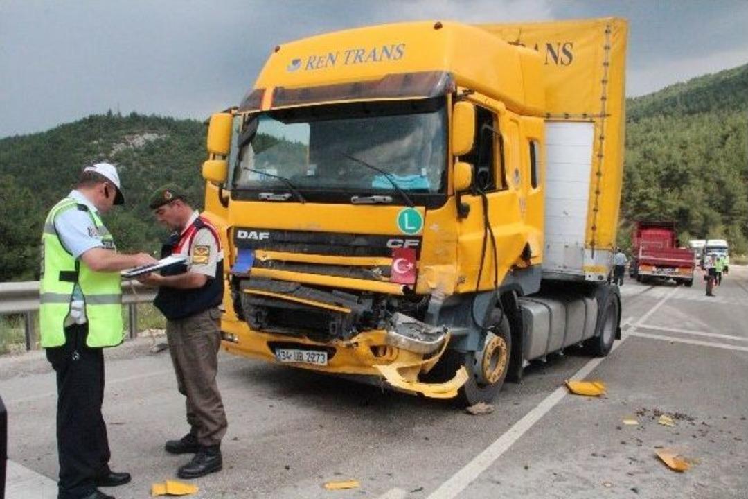 Bilecik&rsquo;te Meydana Gelen Zincirleme Trafik Kazasında 1 Kişi Yaralandı