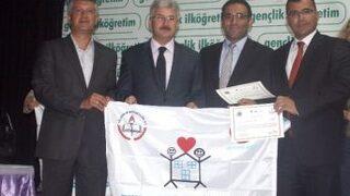 Tuzlukçu’da Okullara Beyaz Bayrak Verildi