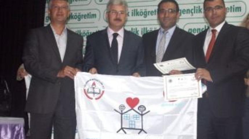 Tuzluk&ccedil;u&rsquo;da Okullara Beyaz Bayrak Verildi