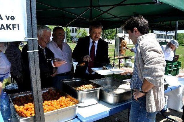 Üniversite Öğrencileri Mezuniyet Yemeğinde Buluştu